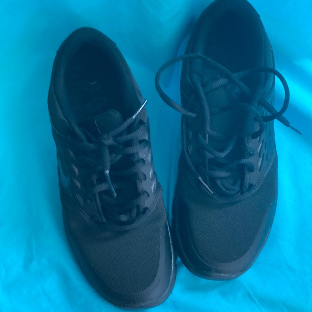 Buy2items get1 free.3/$25 items for$50. Black NIKE tennis shoes